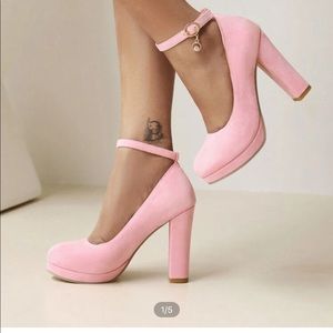 Minimalist Chunky Court Heels